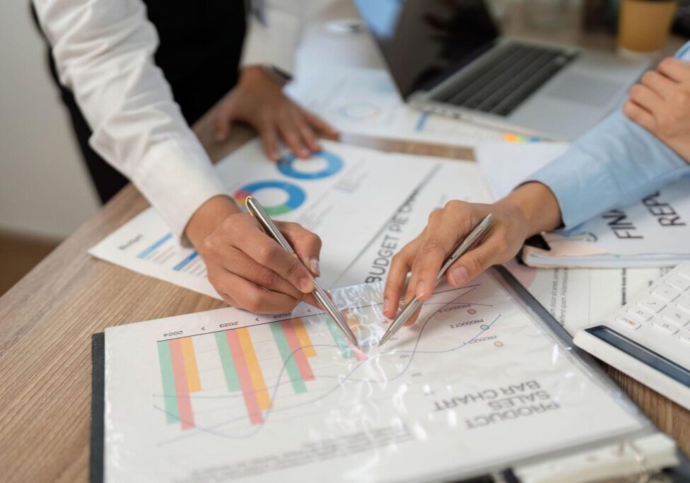 TW - hands pointing at numbers